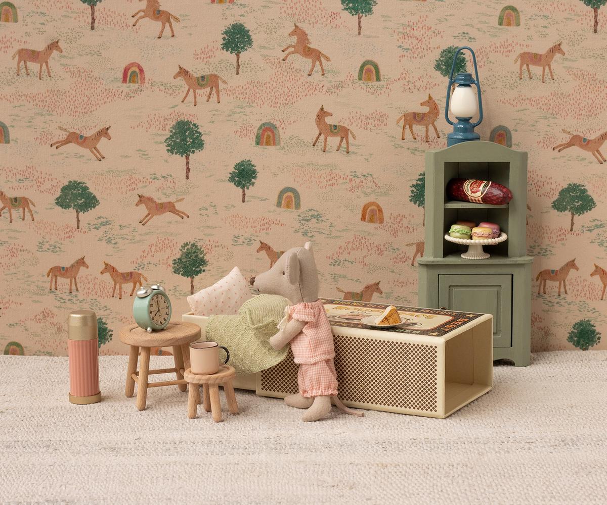 Corner cabinet to use light green